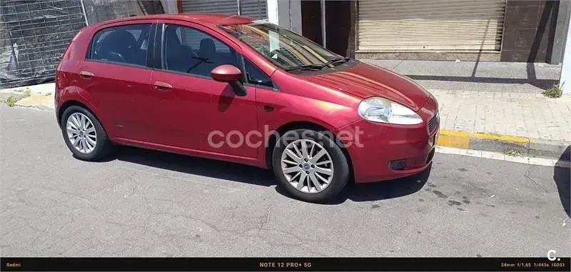 Usado Fiat Grande Punto Dynamic 90 CV (66 kW) 2005 Rojo Utilitario