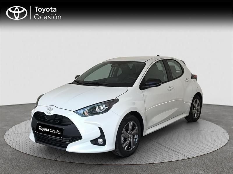 Blanco Usado 2025 Toyota Yaris Hybrid Active Monovolumen | 22.650 € (Precio justo) - Imagen 1/4