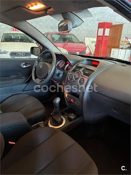 Usado Renault Mégane II Dynamique 115 CV (84 kW) 2002 Rojo Berlina