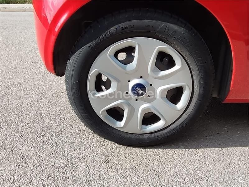 Usado Ford Ka 69 CV (50 kW) 2014 Rojo Berlina