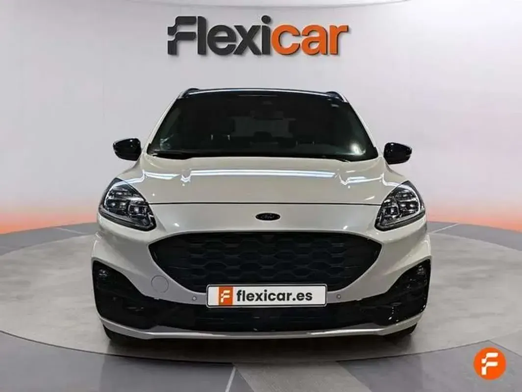 Begagnad Ford Kuga ST-Line 150 HK (110 kW) 2023 Vit SUV
