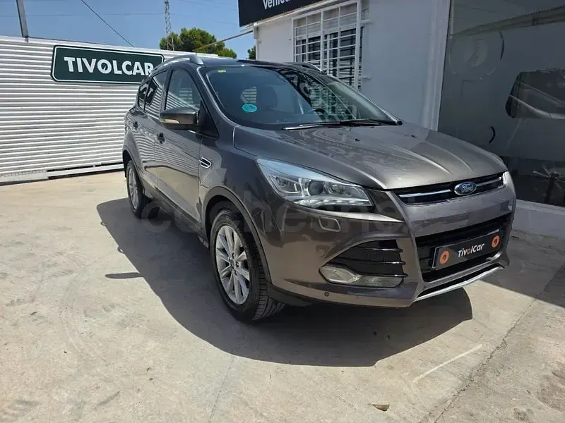 Usado Ford Kuga Titanium 150 CV (110 kW) 2015 Gris / plata SUV
