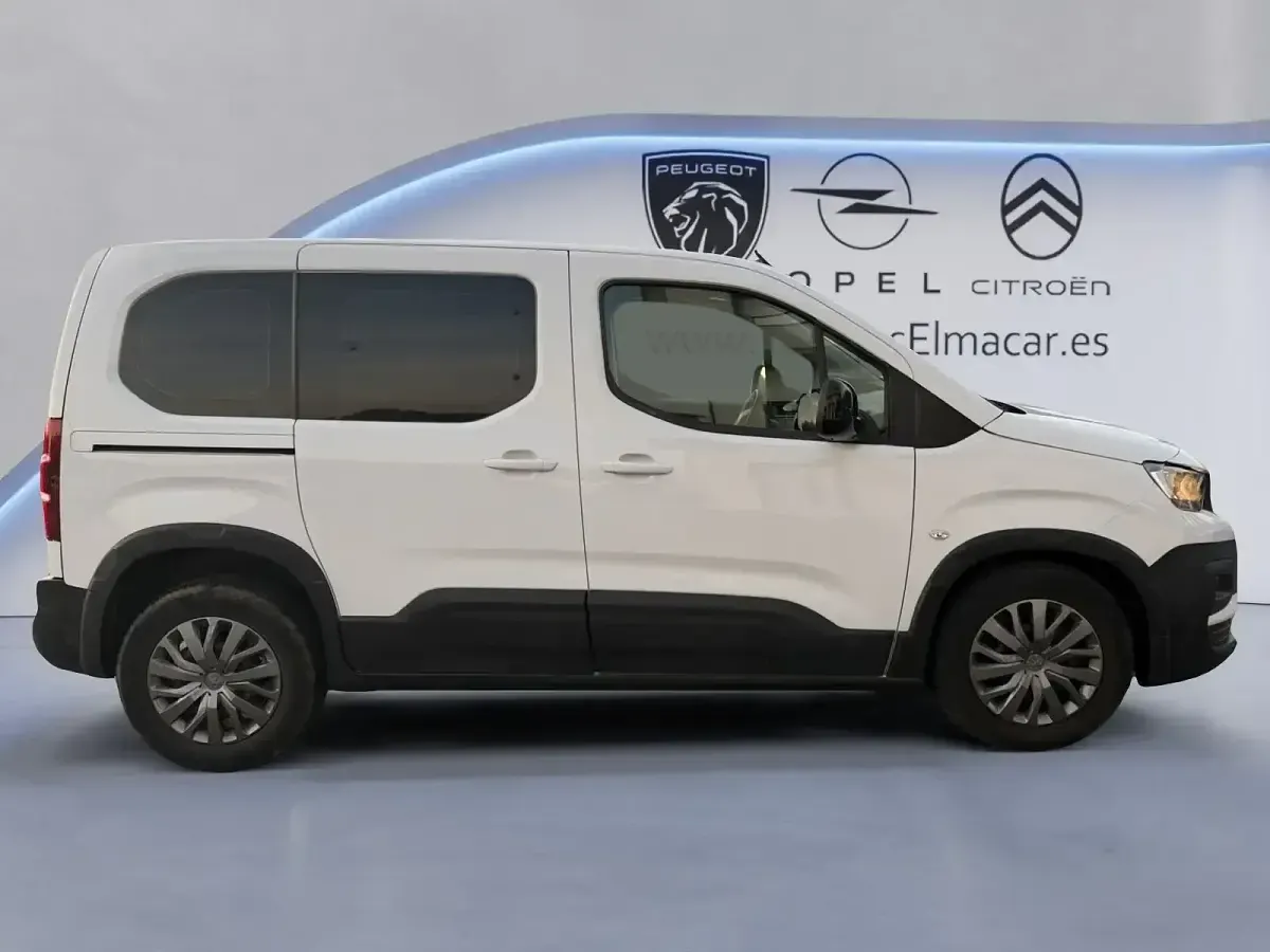 Usado Peugeot Rifter Active 100 CV (73 kW) 2022 Blanco Monovolumen