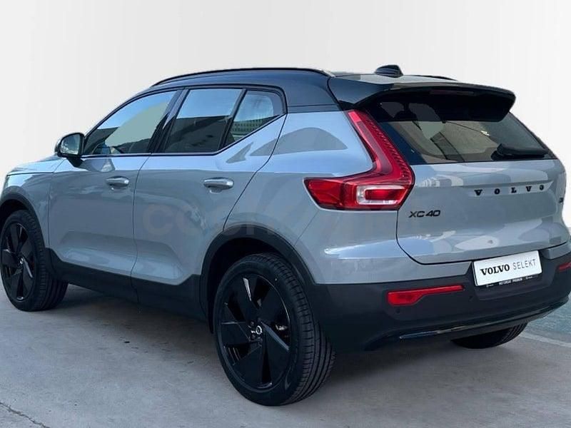 Nuevo Volvo XC40 Plus 163 CV (119 kW) 2025 Gris / plata SUV