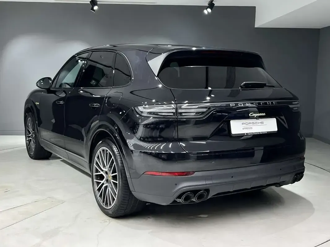 Usado Porsche Cayenne E-Hybrid 462 CV (339 kW) 2021 Negro SUV