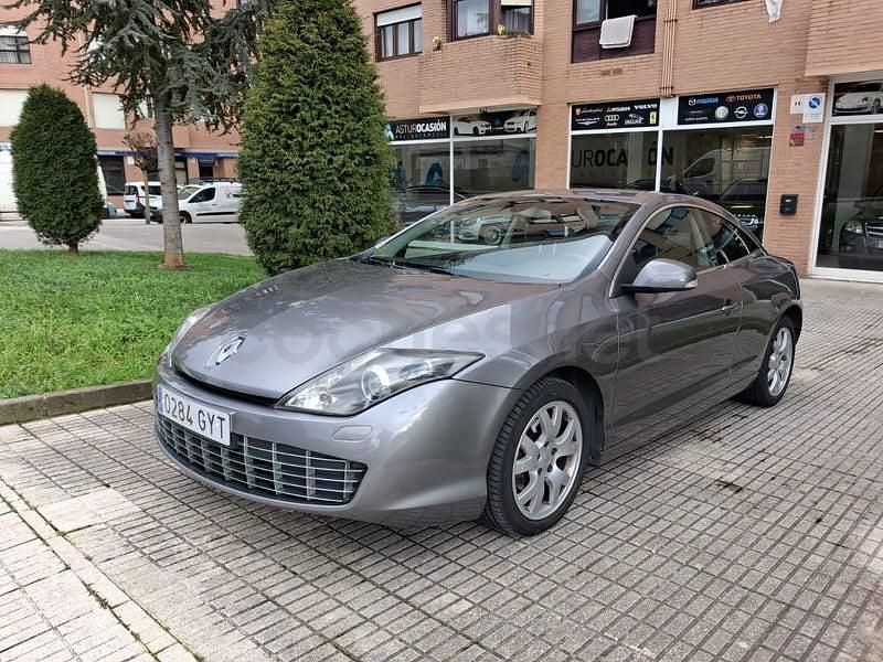 Gris / plata Usado 2010 Renault Laguna Coupé Coupe | 5900 € - Imagen 1/4