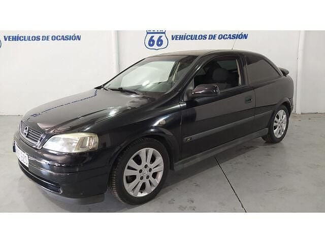 Usado Opel Astra Sportive 125 CV (91 kW) 2002 Negro Utilitario