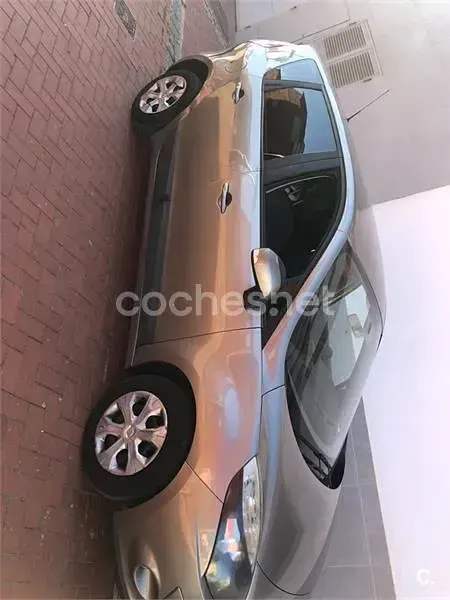 Usado Renault Scenic E-Tech 95 CV (69 kW) 2011 Beige Monovolumen