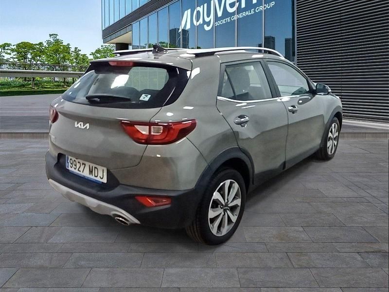 Usado Kia Stonic 120 CV (88 kW) 2023 Gris SUV