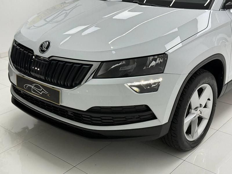 Usado Skoda Karoq Ambition 150 CV (110 kW) 2022 Blanco SUV