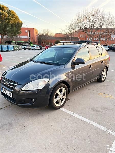 Usado Kia Ceed Active 115 CV (84 kW) 2007 Negro Utilitario