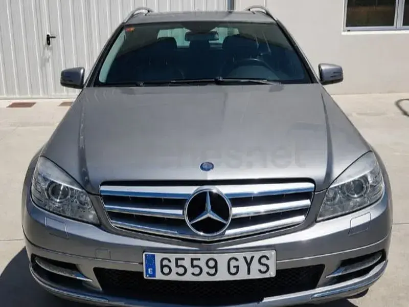 Usado Mercedes C220 170 CV (125 kW) 2010 Gris / plata Familiar