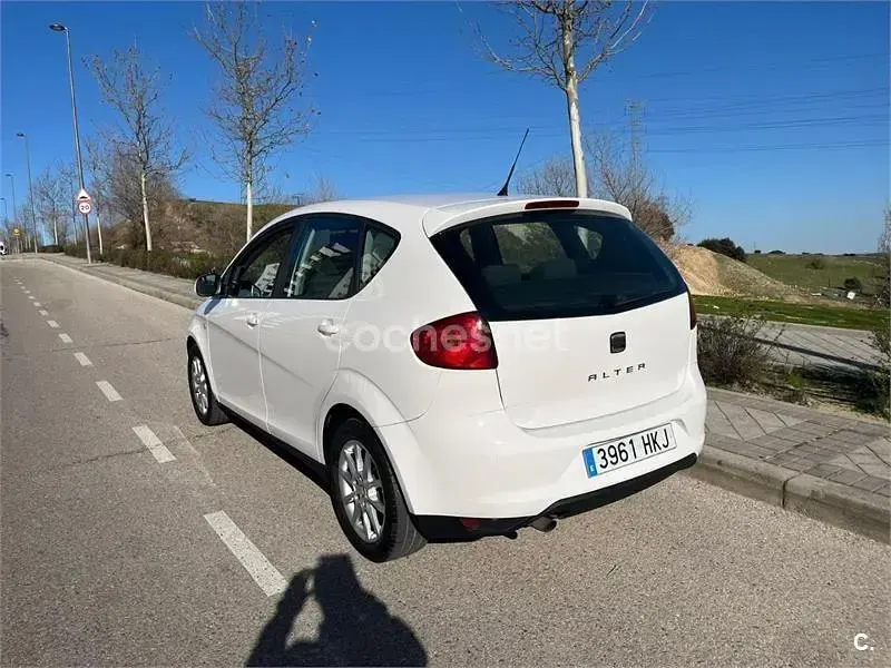 Usado Seat Altea Style 105 CV (77 kW) 2012 Blanco Monovolumen