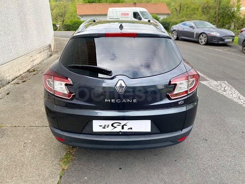 Usado Renault Mégane GrandTour Dynamique 110 CV (80 kW) 2012 Gris / plata Familiar