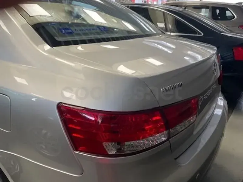 Usado Hyundai Sonata Comfort 140 CV (102 kW) 2008 Gris / plata Berlina