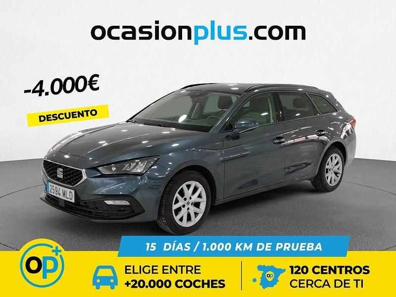 Usado Seat Leon Style 130 CV (95 kW) 2023 Gris Familiar