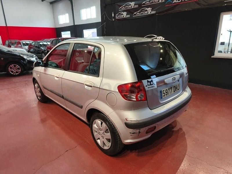 Usado Hyundai Getz 85 CV (62 kW) 2005 Gris / plata Utilitario