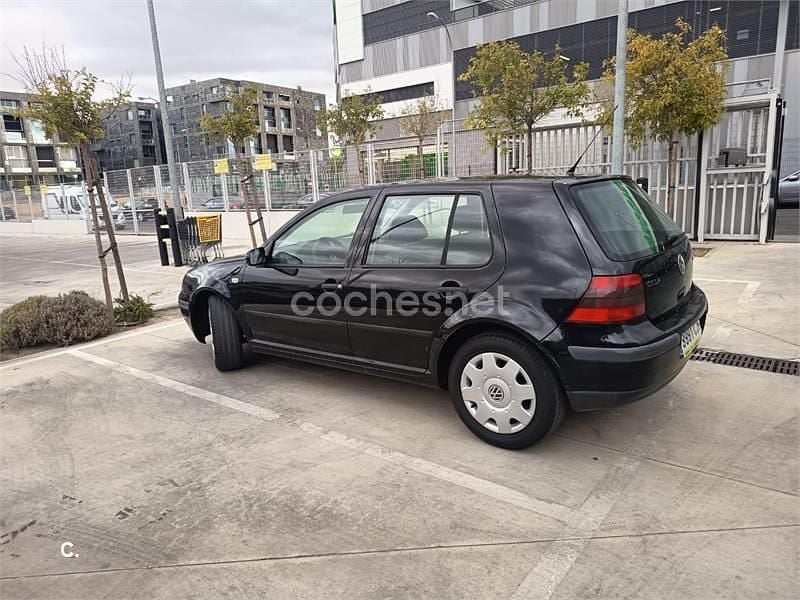 Negro Usado 2003 VW Golf IV Berlina | 2400 € (Super precio) - Imagen 1/4