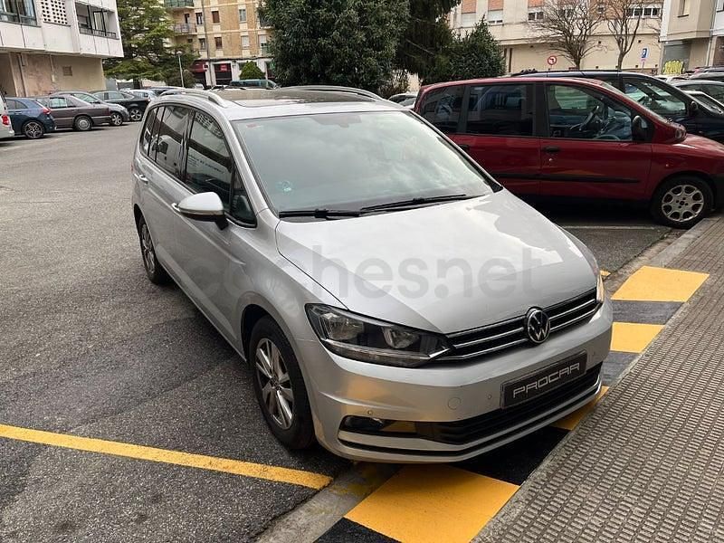 Usado VW Touran Advance 122 CV (89 kW) 2021 Gris / plata Monovolumen