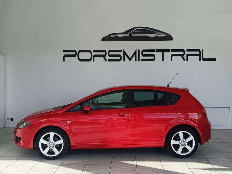 Usado Seat Leon Sport 140 CV (102 kW) 2009 Rojo Utilitario