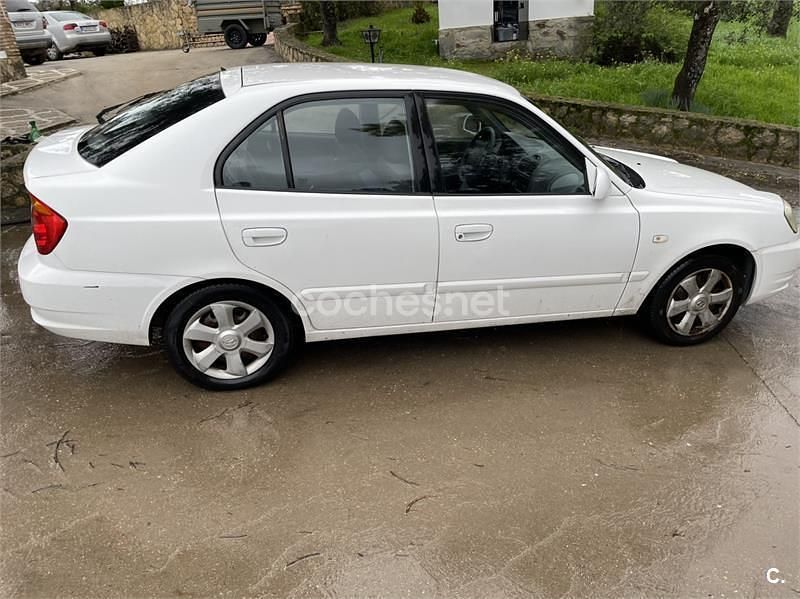 Usado Hyundai Accent GLS 112 CV (82 kW) 2005 Blanco Berlina