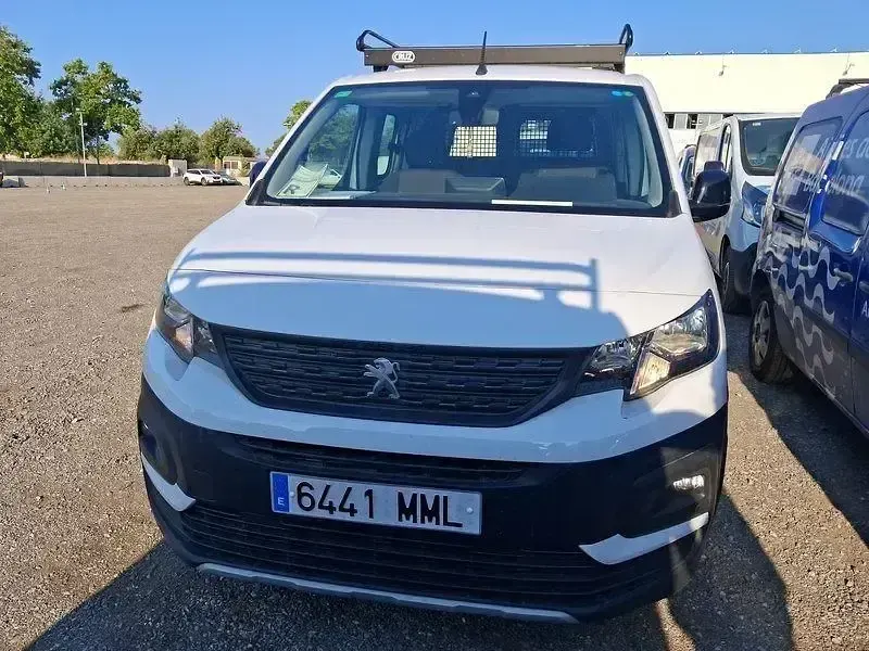 Usado Peugeot Rifter Active 102 CV (75 kW) 2023 Blanco Monovolumen