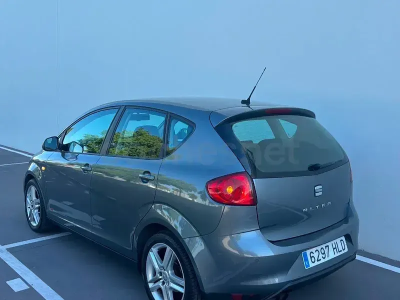 Usado Seat Altea Style 125 CV (91 kW) 2012 Gris / plata Monovolumen