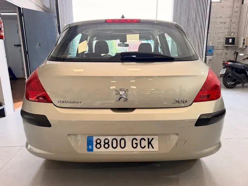Usado Peugeot 308 90 CV (66 kW) 2009 Beige Berlina