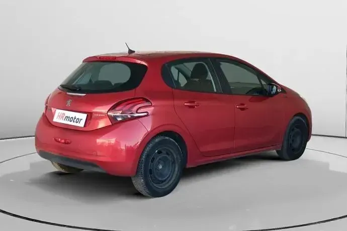 Usado Peugeot 208 Signature Sky 83 CV (61 kW) 2018 Rojo Utilitario