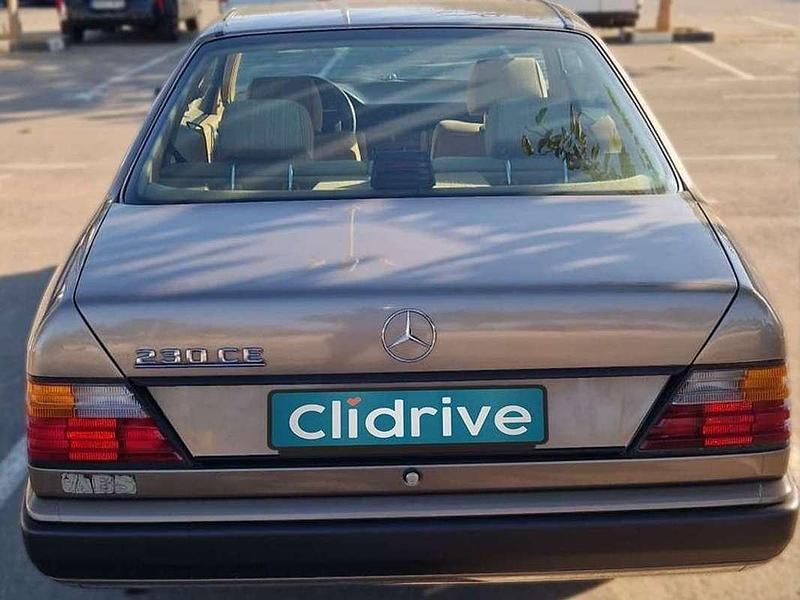 Usado Mercedes E200 184 CV (135 kW) 1988 Beige Coupe