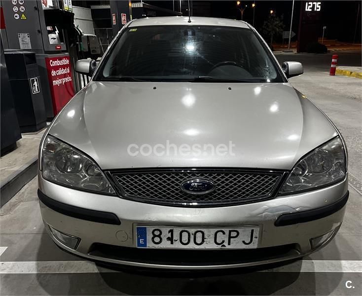 Usado Ford Mondeo Ghia 130 CV (95 kW) 2004 Beige Berlina