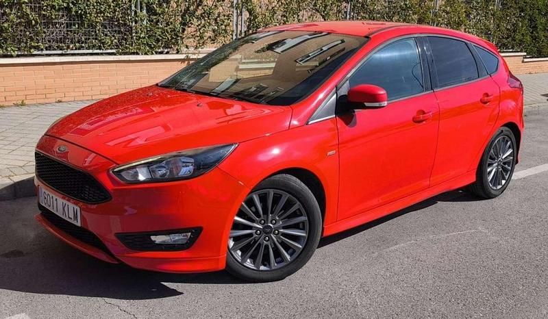Usado Ford Focus ST-Line 125 CV (91 kW) 2018 Rojo Utilitario