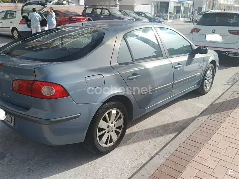 Usado Renault Laguna III Authentique 110 CV (80 kW) 2007 Azul Berlina