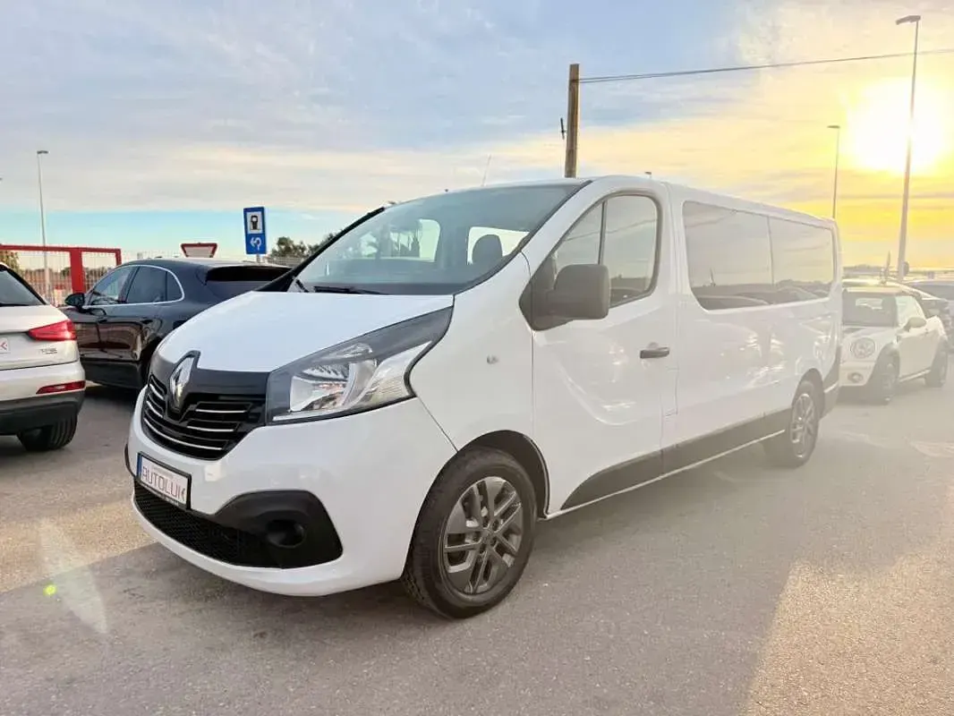 Usado Renault Trafic 95 CV (69 kW) 2016 Blanco Monovolumen