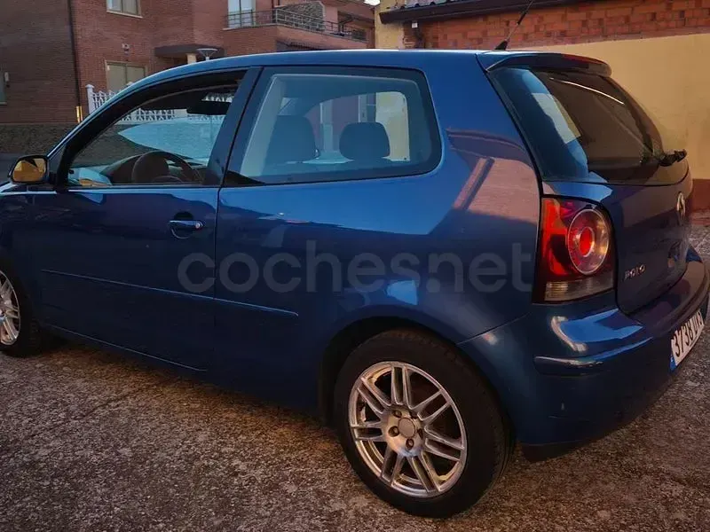 Usado VW Polo Advance 70 CV (51 kW) 2006 Azul Utilitario