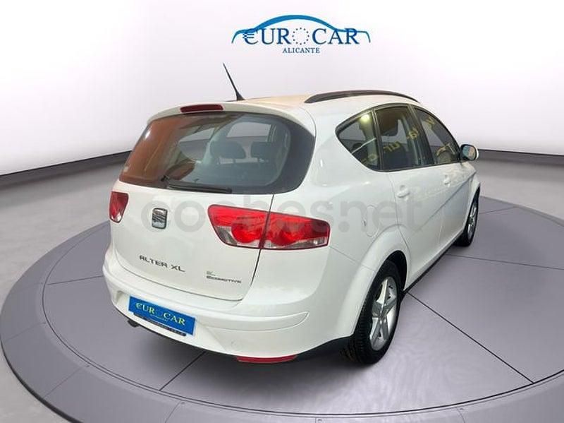 Usado Seat Altea XL Style 105 CV (77 kW) 2011 Blanco Monovolumen