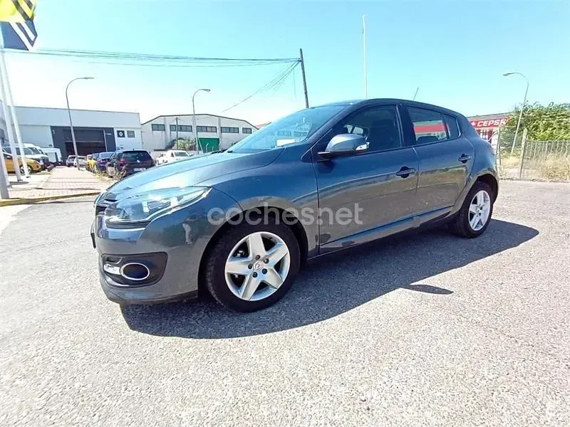 Usado Renault Mégane Business 110 CV (80 kW) 2015 Gris / plata Berlina