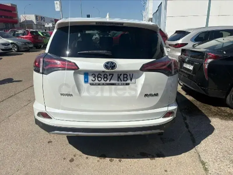 Usado Toyota RAV4 Advance 143 CV (105 kW) 2017 Blanco SUV