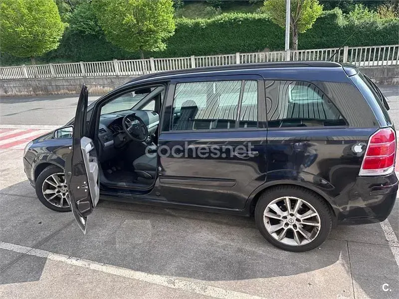 Usado Opel Zafira Cosmo 120 CV (88 kW) 2005 Negro Monovolumen