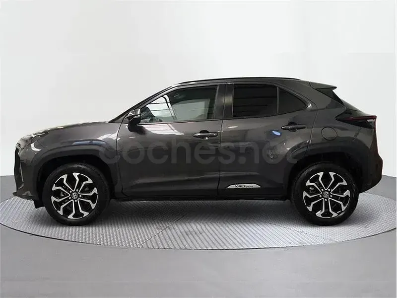 Usado Toyota Yaris Cross Style 116 CV (85 kW) 2022 Gris / plata SUV