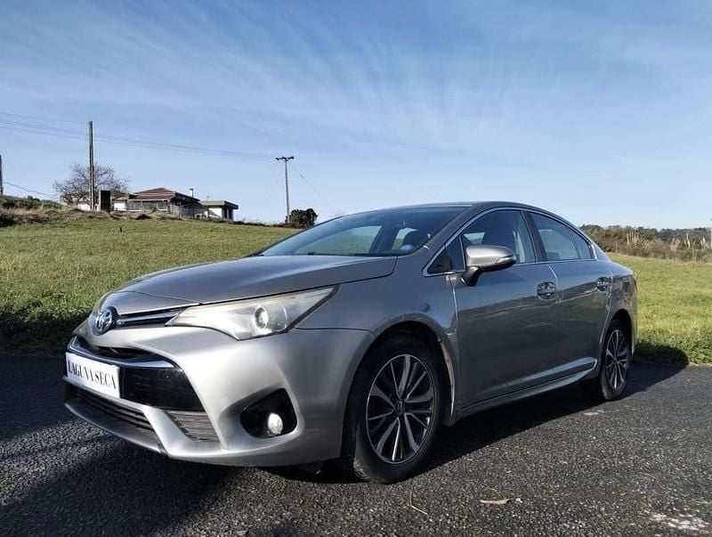 Gris Usado 2015 Toyota Avensis Executive Berlina | 11.990 € (Precio justo) - Imagen 1/4