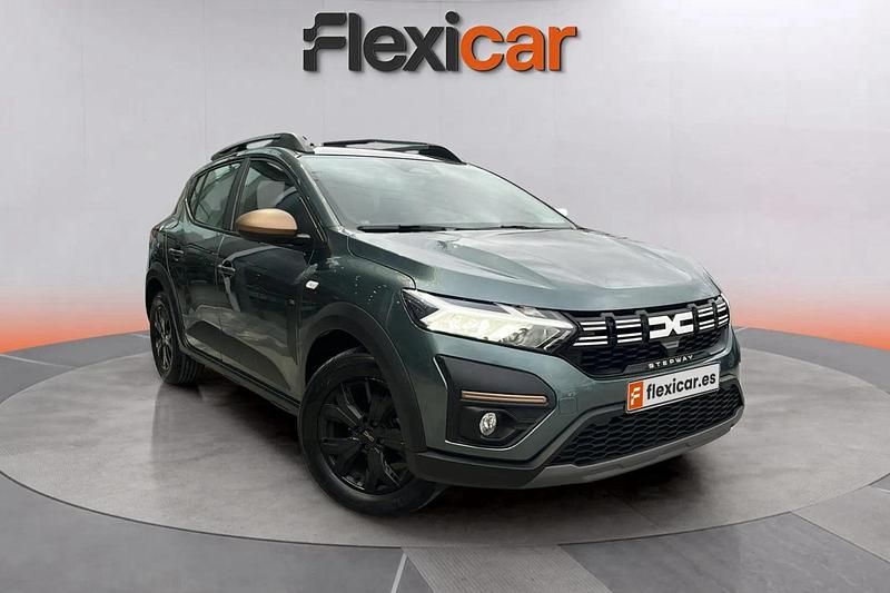 Verde Usado 2025 Dacia Sandero Expression Berlina | 14.990 € (Buen precio) - Imagen 1/4