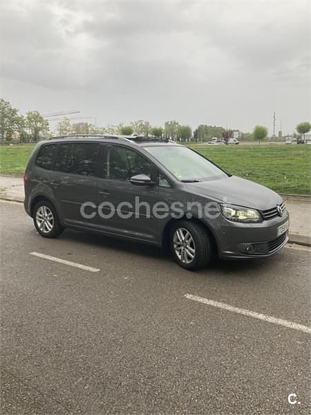 Usado VW Touran Advance 140 CV (102 kW) 2012 Gris / plata Monovolumen