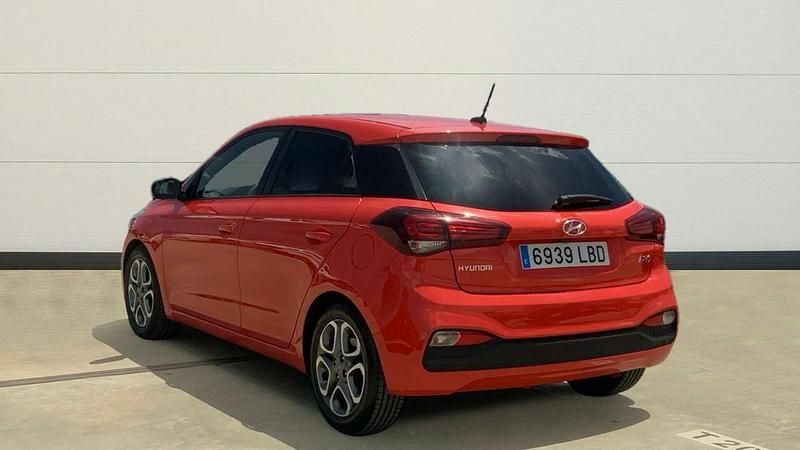 Usado Hyundai i20 100 CV (73 kW) 2019 Rojo Utilitario