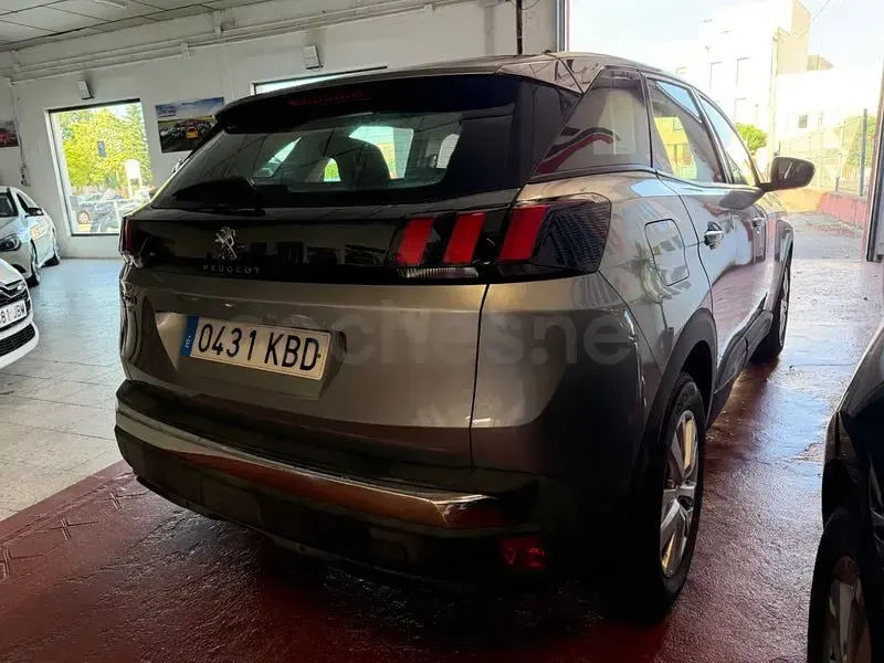 Usado Peugeot 3008 Active 120 CV (88 kW) 2018 Gris / plata SUV