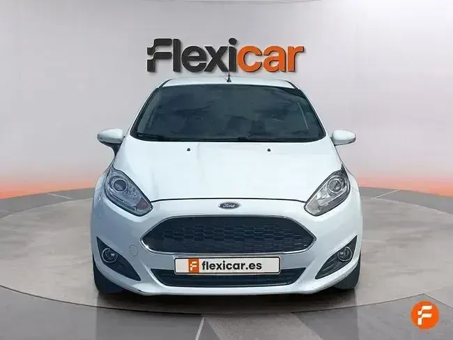 Usado Ford Fiesta Trend 82 CV (60 kW) 2017 Blanco Utilitario