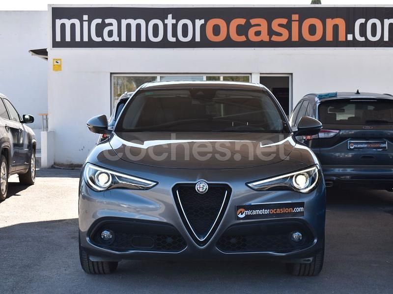 Usado Alfa Romeo Stelvio Executive 190 CV (139 kW) 2019 Gris / plata SUV
