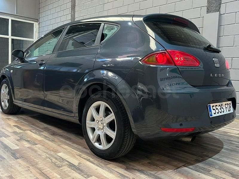 Usado Seat Leon Stylance 105 CV (77 kW) 2006 Gris / plata Utilitario
