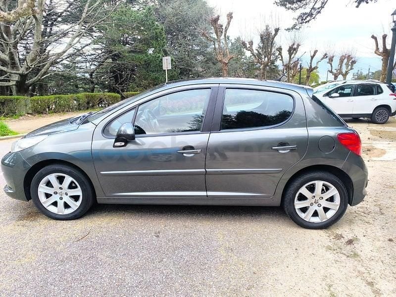 Usado Peugeot 207 Premium 90 CV (66 kW) 2007 Verde Berlina