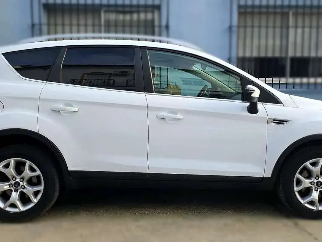 Usado Ford Kuga Titanium 136 CV (100 kW) 2011 Blanco SUV
